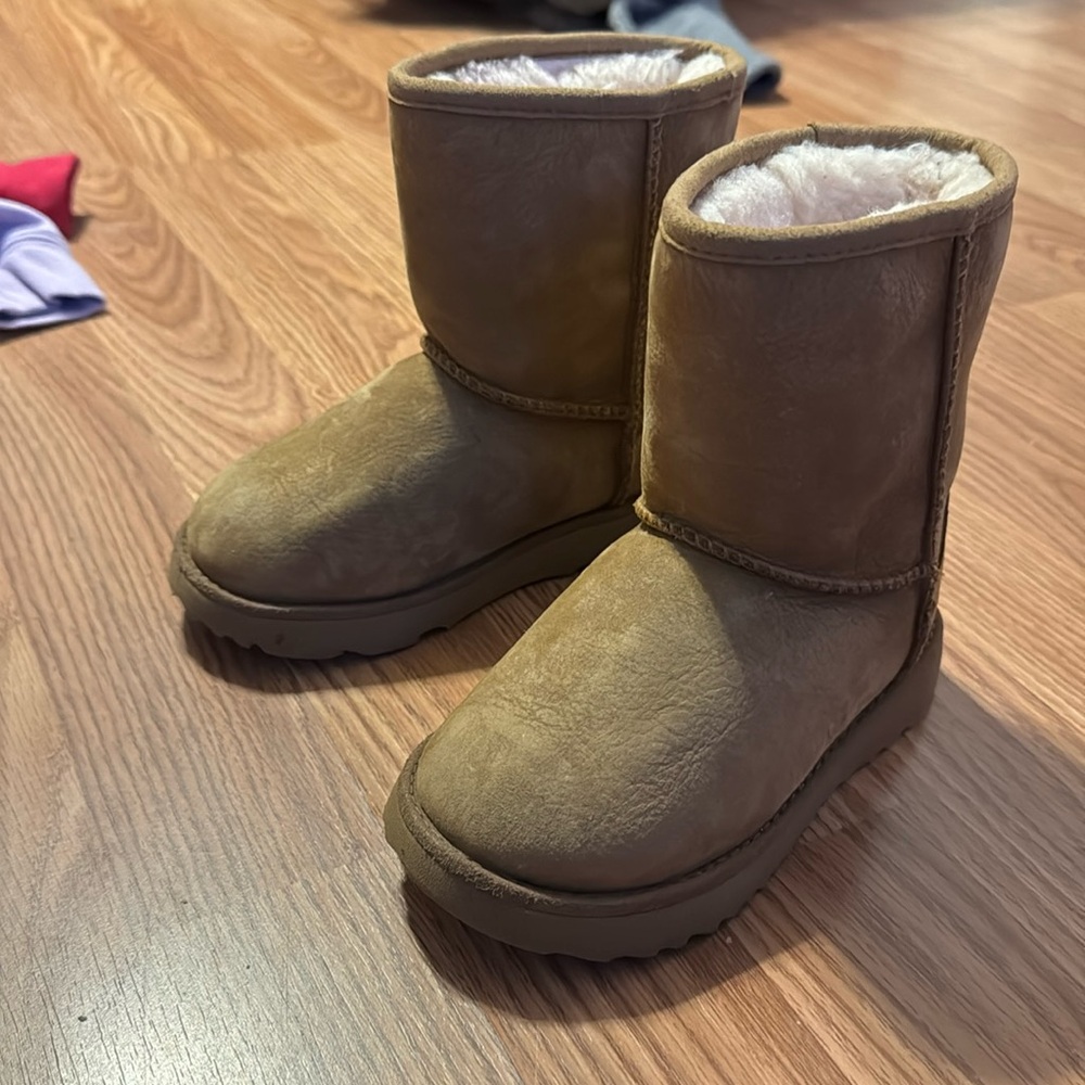Toddler Ugg nwot size 10